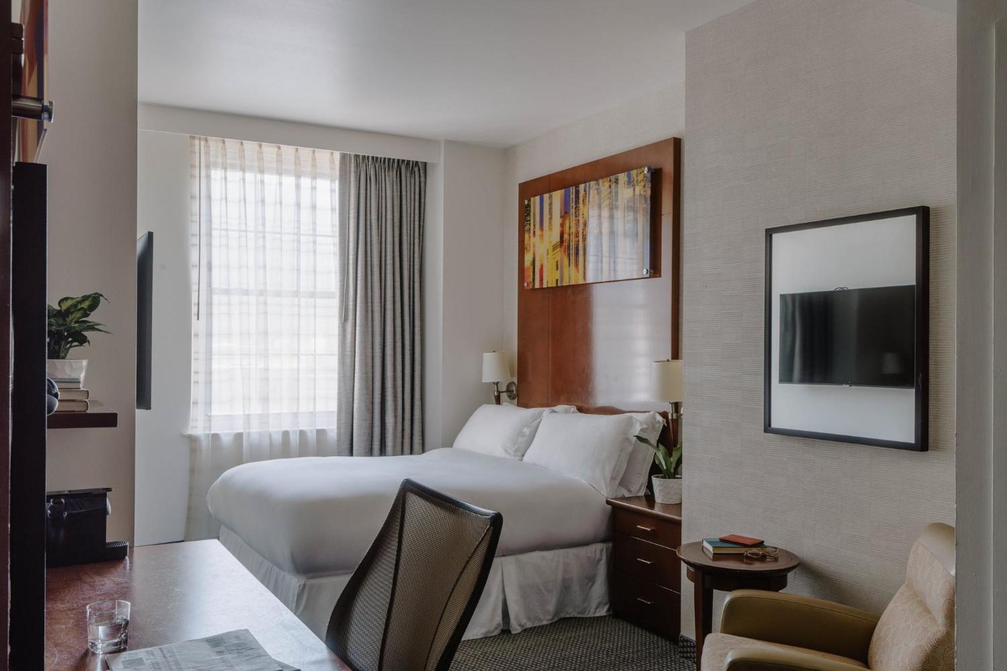 Standard Queen Room