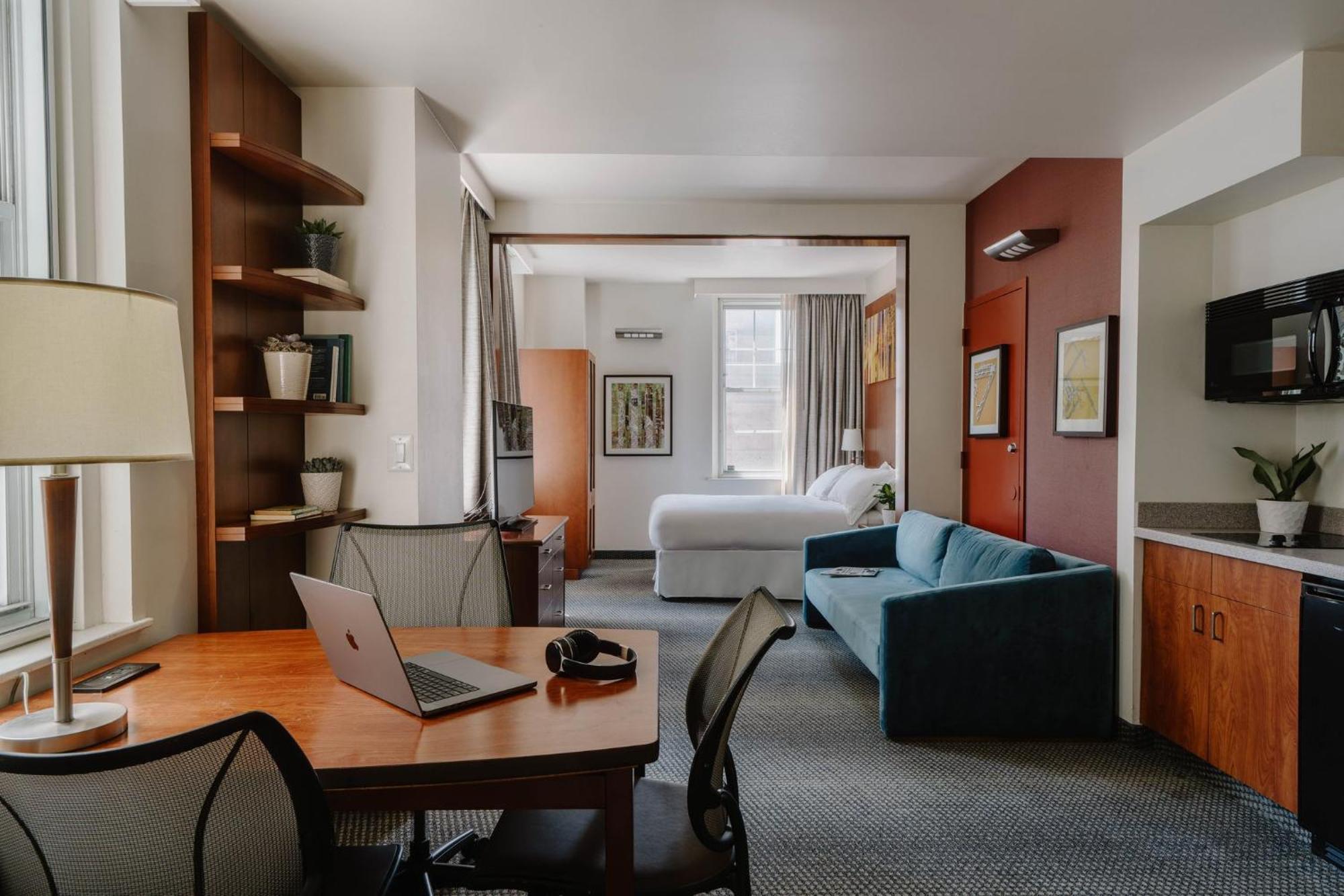 One-Bedroom Suite with Kitchenette,1623647369:JPEG