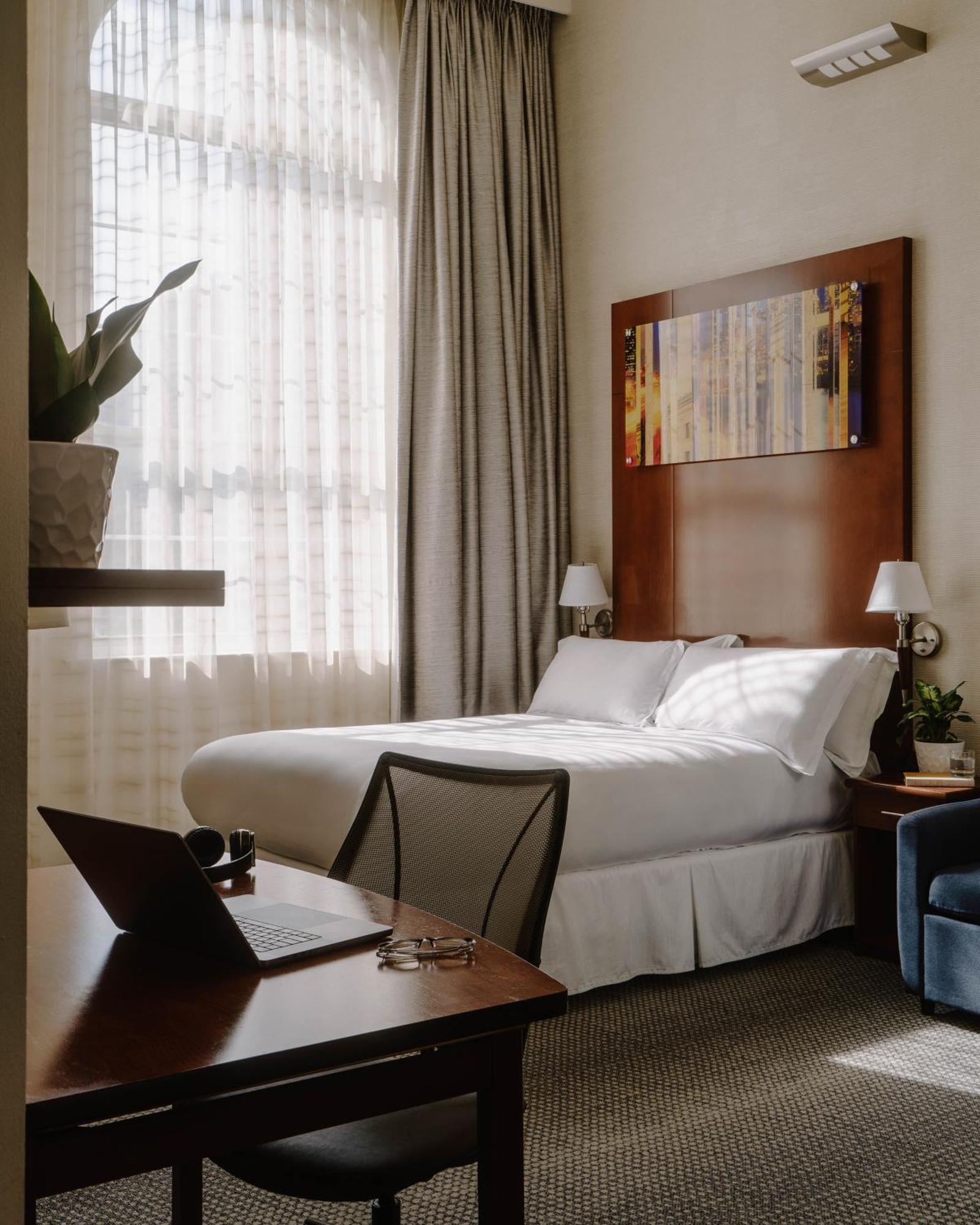 Superior Queen Room Kitchenette